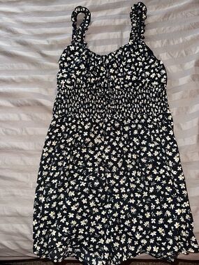 SHEIN Frenchy Black Ditsy Floral Ruffle Romper